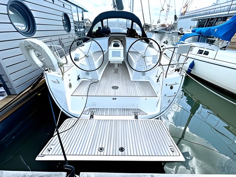 Estocolmo - Saltsjöbaden Velero Cabina 2  6  literas 6  invitados 10.2 m Número de anuncio: #23341