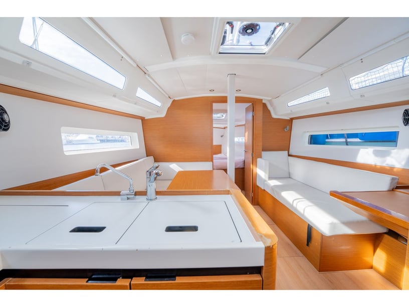 San Miguel de Abona Sailboat 3 cabin 6 berths 6 guests 11.75 m Listing Number: #23351 4