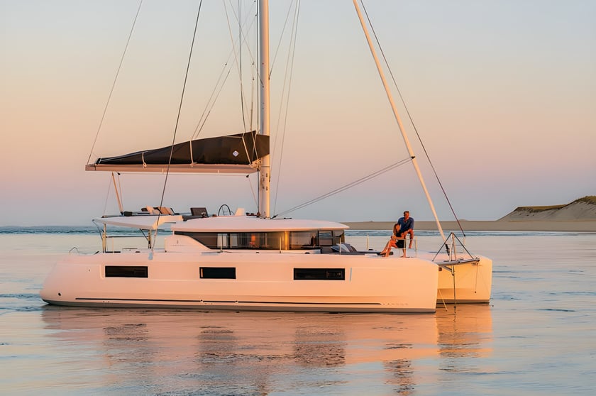 Martinique Catamaran 6 cabin 10 berths 10 guests 13.76 m Listing Number: #23353 5