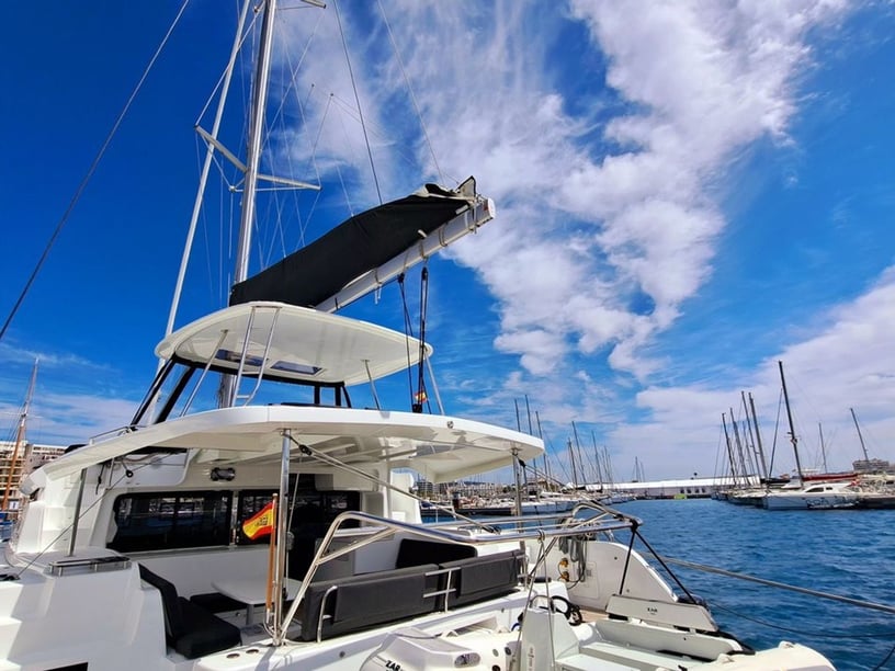 Pointe a Pitre Catamaran 6 cabin 10 berths 10 guests 13.76 m Listing Number: #23355 2