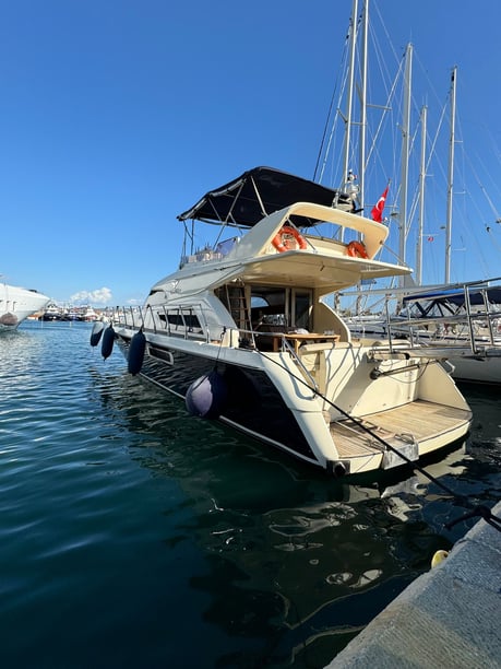 Izmir Motorjacht Cabine 2  4  slaapplaatsen 8  gasten 16 m Lijstnummer: #23368 5