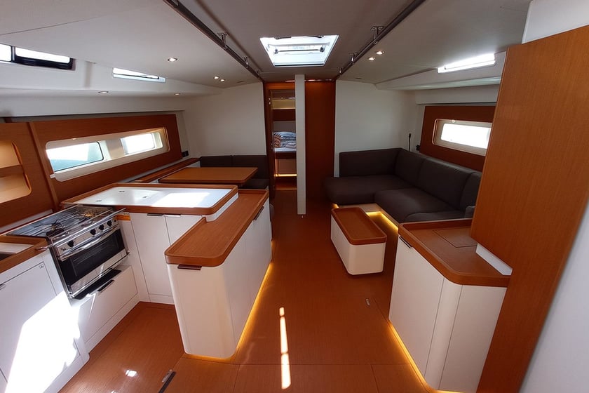 Primošten Velero Cabina 4  7  literas 8  invitados 17.12 m Número de anuncio: #23419 2