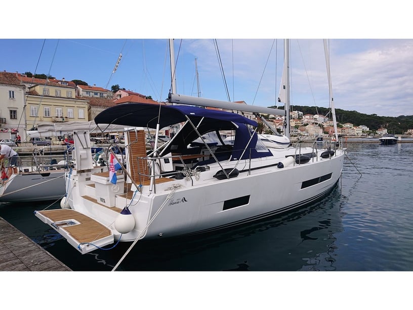 Medulin Sailboat 4 cabin 10 berths 10 guests 14.6 m Listing Number: #23422