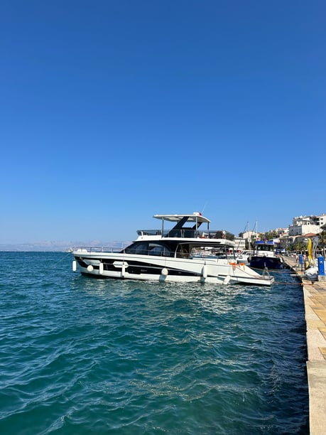 Izmir Motorjacht Cabine 5  8  slaapplaatsen 12  gasten 20 m Lijstnummer: #23431 4