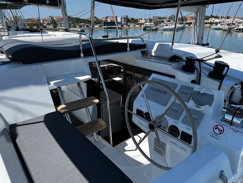 Pula Catamaran 6 cabin 10 berths 11 guests 12.58 m Listing Number: #23438 4