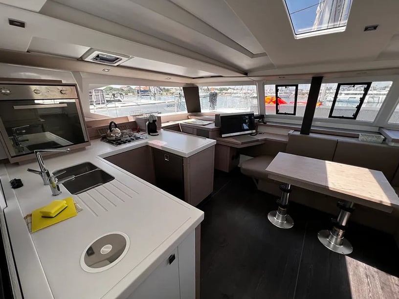Pula Catamaran 6 cabin 10 berths 11 guests 12.58 m Listing Number: #23438 2