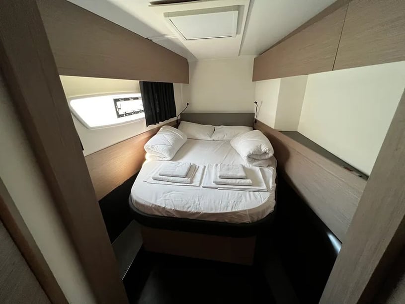 Pula Catamaran 6 cabin 10 berths 11 guests 12.58 m Listing Number: #23438 5