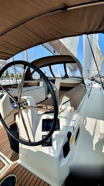 Gouvia Barca a vela cabina 5  cuccette 10  10  ospiti 14.42 m Numero dell'inserzione: #23452 3