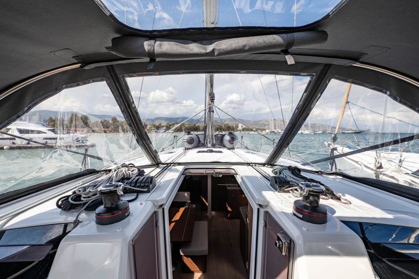 In der Nähe von Peramos — Attika Segelboot 3 Kabine 8 Liegeplätze 8 Gäste 12.01 m Nummer des Inserats: #23453 5