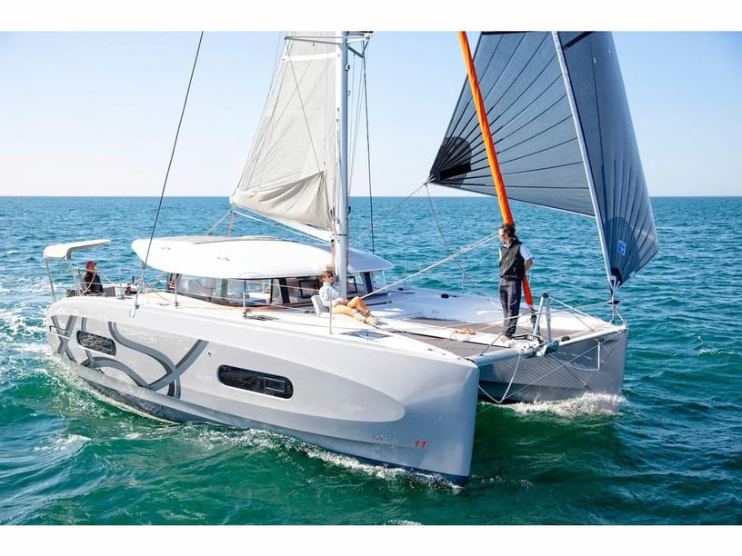 Rhodos Catamaran Cabine 4  8  slaapplaatsen 8  gasten 11.33 m Lijstnummer: #23457