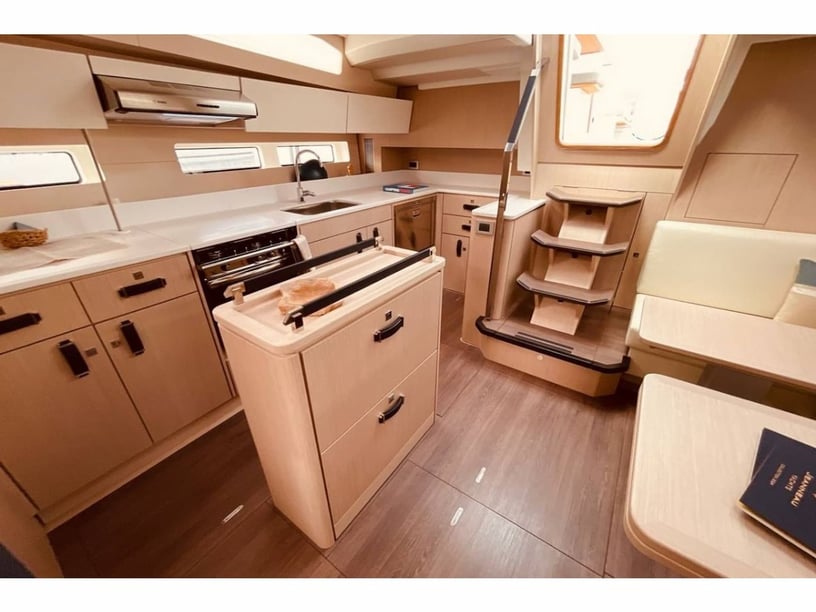 Salerno Segelboot 4 Kabine 6 Liegeplätze 6 Gäste 16.98 m Nummer des Inserats: #23493 2