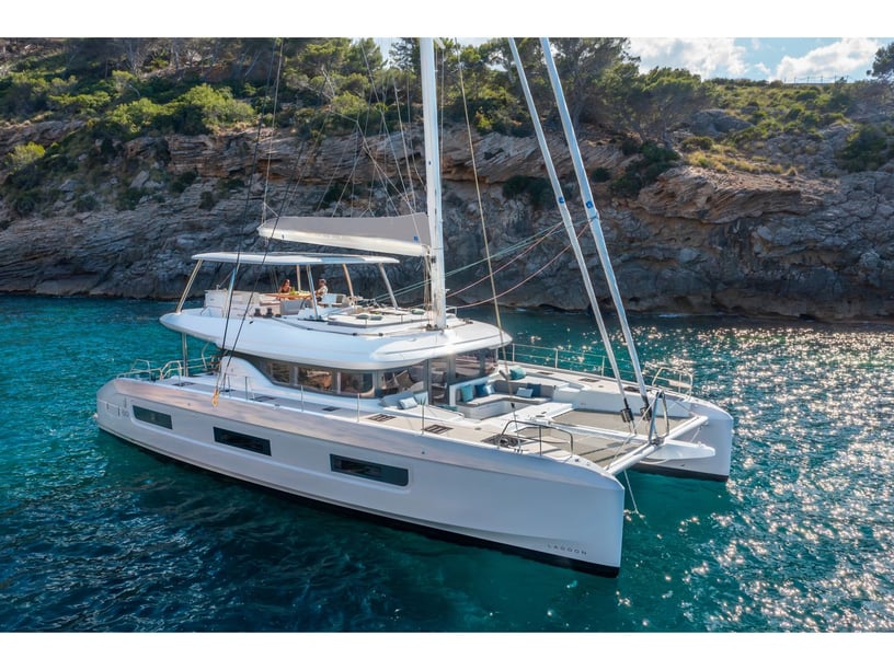 Gesplitst Catamaran 6 cabin 8 berths 8 guests 19.77 m Listing Number: #23498 2