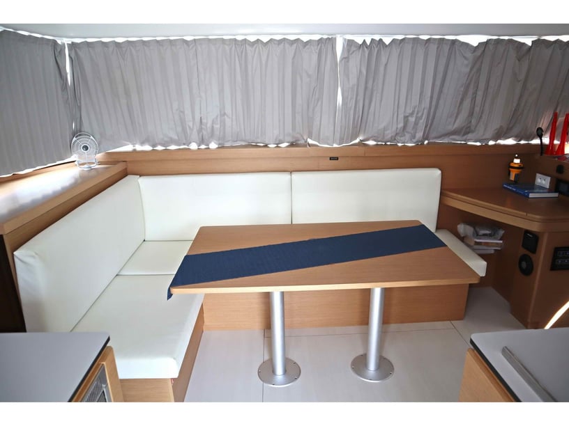 Paros Catamaran Cabine 5  Couchettes 8  Invités 8  11.33 m Numéro de l'annonce: #23535 2