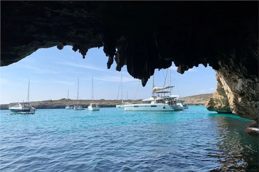 Cagliari Catamarán Cabina 4  8  literas 12  invitados 15.85 m Número de anuncio: #23552 3