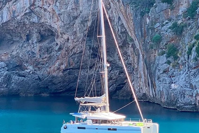 Palma de Mallorca Catamarán Cabina 6  10  literas 12  invitados 15.85 m Número de anuncio: #23552 5