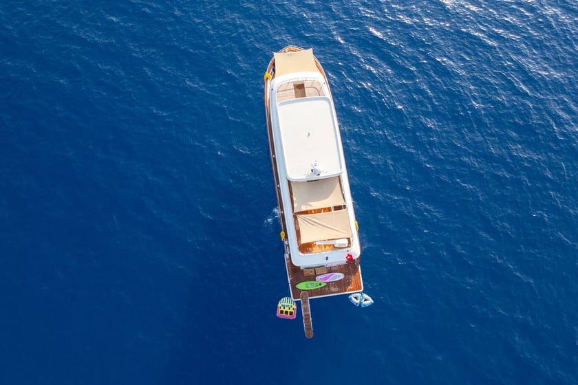 Fethiye Yacht a motore cabina 6  cuccette 12  12  ospiti 26 m Numero dell'inserzione: #23557 3