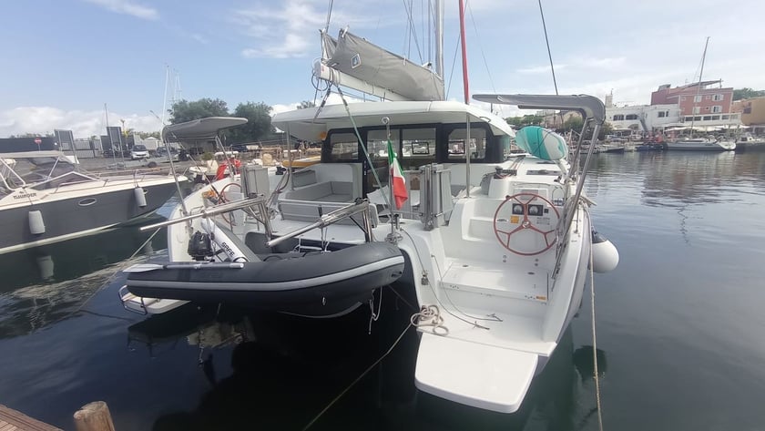 Procida Catamarán Cabina 4  8  literas 8  invitados 12.08 m Número de anuncio: #23593 5