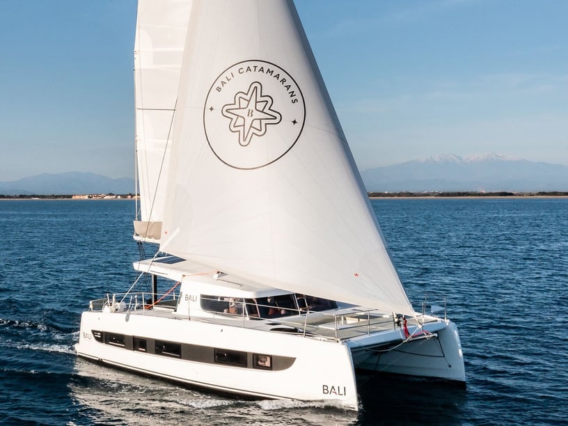 Saint-Mandrier-sur-Mer Catamarán Cabina 4  10  literas 10  invitados 12.08 m Número de anuncio: #23603