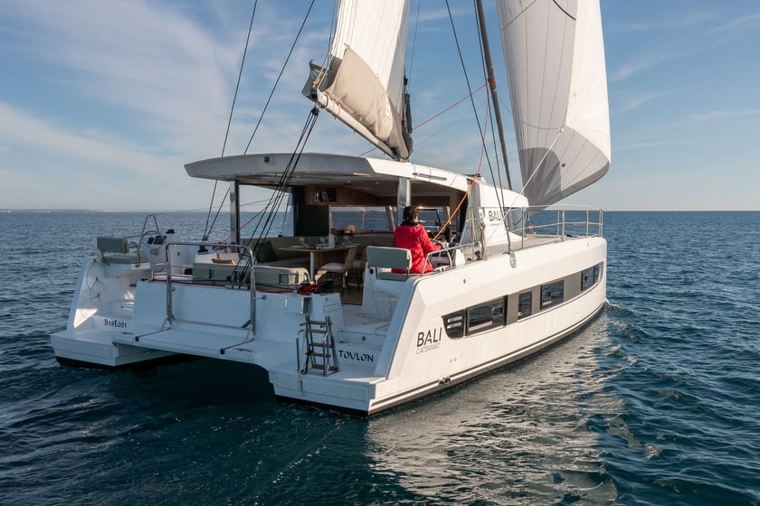 Saint-Mandrier-sur-Mer Catamarán Cabina 4  10  literas 10  invitados 12.08 m Número de anuncio: #23603 3