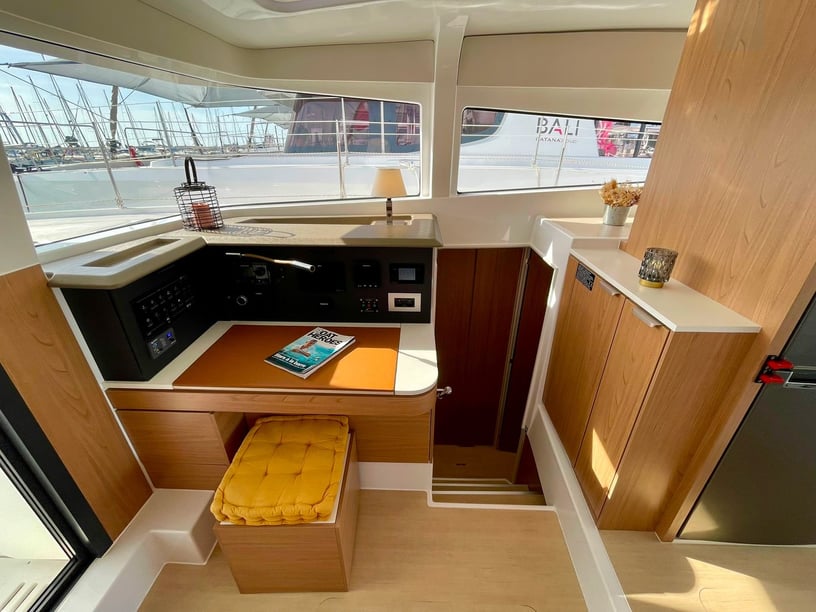 Saint-Mandrier-sur-Mer Catamarano cabina 6  cuccette 10  10  ospiti 12.84 m Numero dell'inserzione: #23605 2