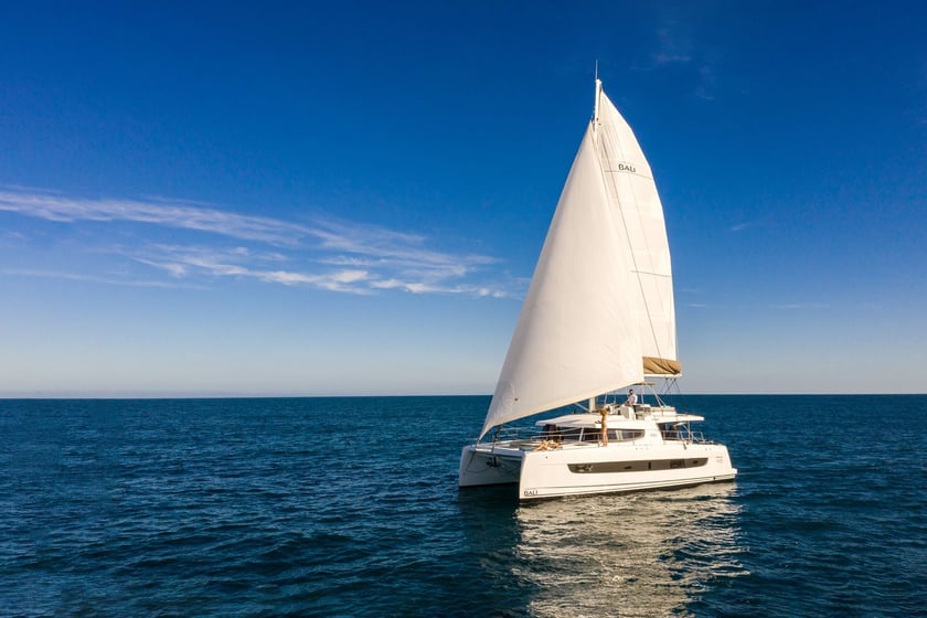 Saint-Mandrier-sur-Mer Catamarán Cabina 6  11  literas 11  invitados 14.33 m Número de anuncio: #23606 4