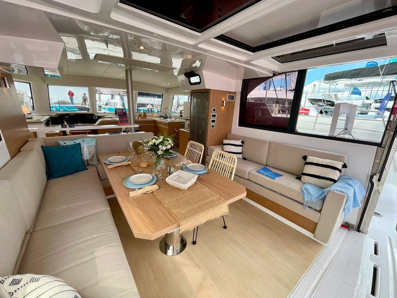 Saint-Mandrier-sur-Mer Catamaran 4 cabin 10 berths 10 guests 11.58 m Listing Number: #23607 2