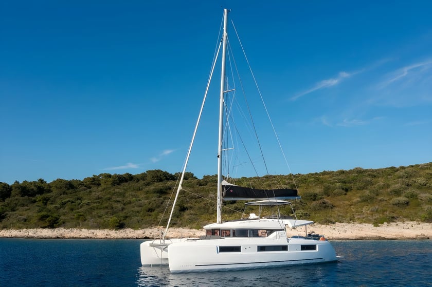 Kaštel Gomilica Catamaran Cabine 3  6  slaapplaatsen 6  gasten 15.35 m Lijstnummer: #23622