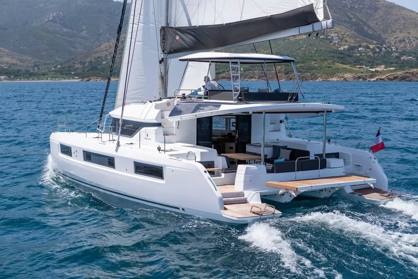 Seget Donji Catamaran 7 cabin 13 berths 13 guests 15.35 m Listing Number: #23624