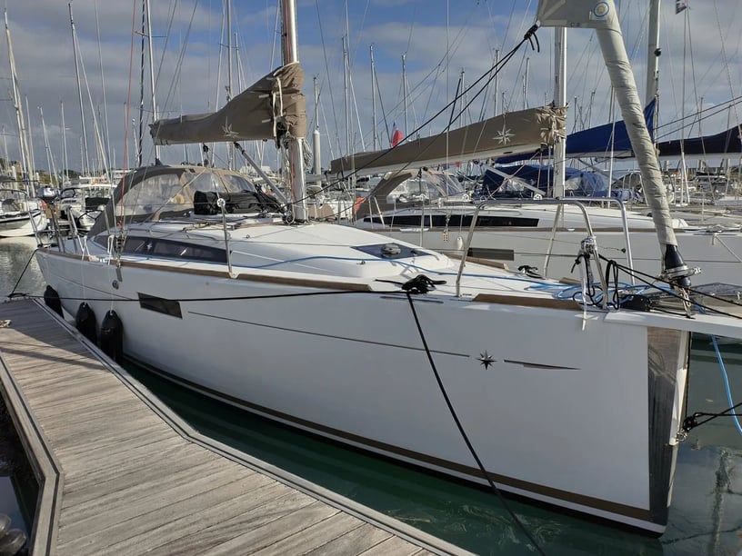 Saint-Quay-Portrieux Sailboat 3 cabin 7 berths 7 guests 10.34 m Listing Number: #23625