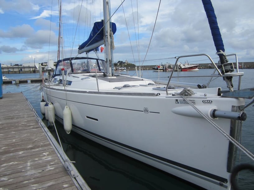 Saint-Quay-Portrieux Sailboat 4 cabin 10 berths 10 guests 13.25 m Listing Number: #23627