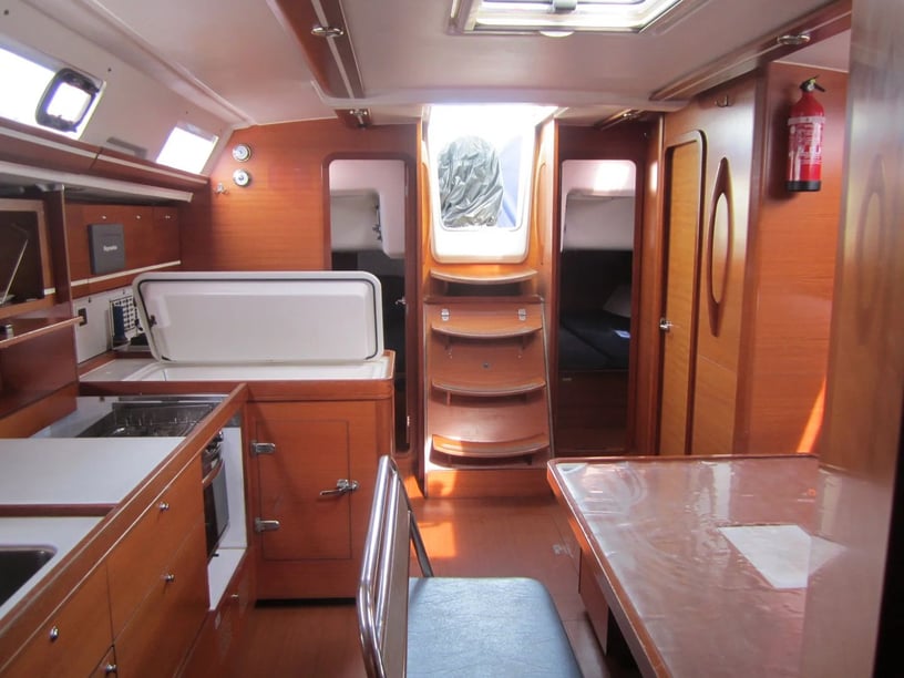 Saint-Quay-Portrieux Sailboat 4 cabin 10 berths 10 guests 13.25 m Listing Number: #23627 5