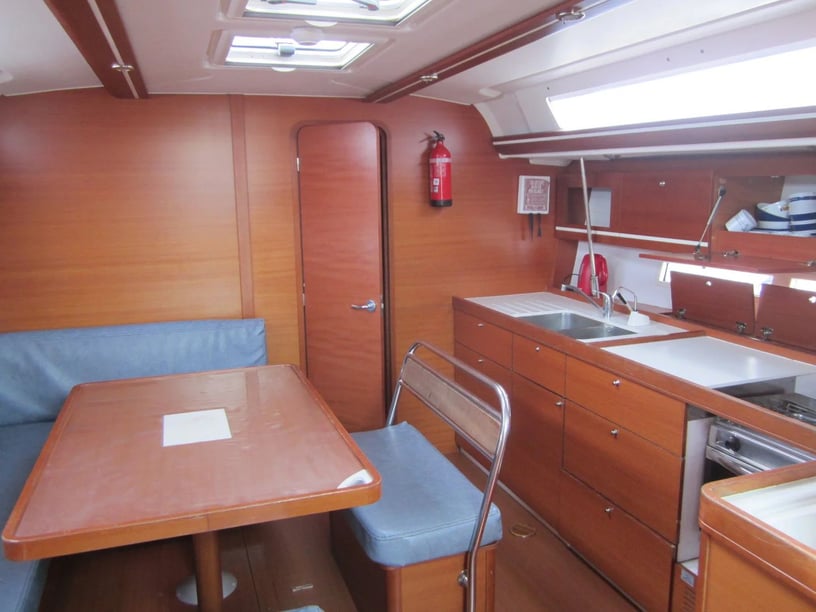 Saint-Quay-Portrieux Sailboat 4 cabin 10 berths 10 guests 13.25 m Listing Number: #23627 2