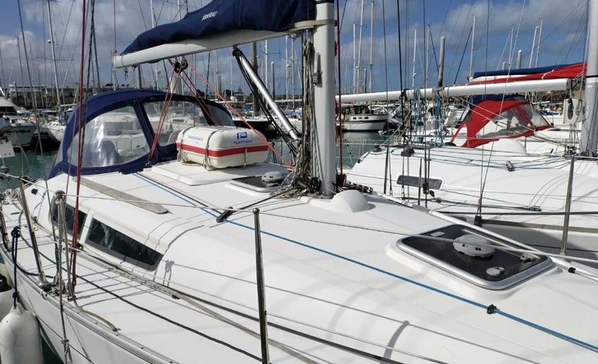 Saint-Quay-Portrieux Sailboat 2 cabin 6 berths 6 guests 9.6 m Listing Number: #23629 3