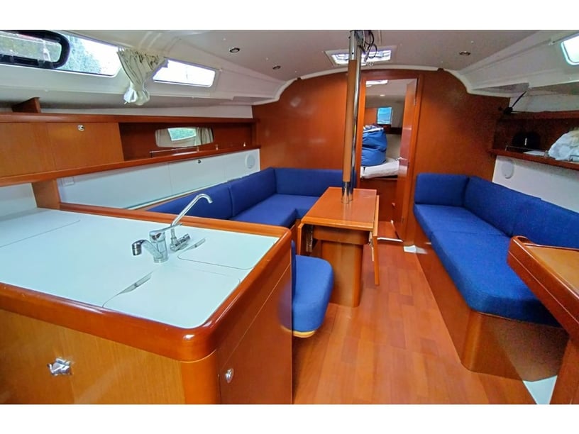 Saint-Quay-Portrieux Sailboat 3 cabin 8 berths 8 guests 11.47 m Listing Number: #23630 2