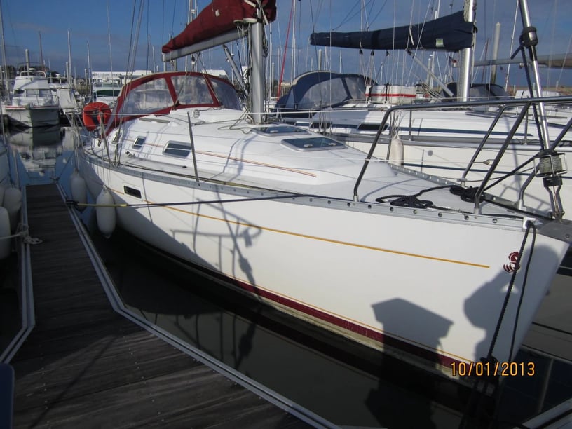 Saint-Quay-Portrieux Sailboat 2 cabin 6 berths 6 guests 9.54 m Listing Number: #23632 3