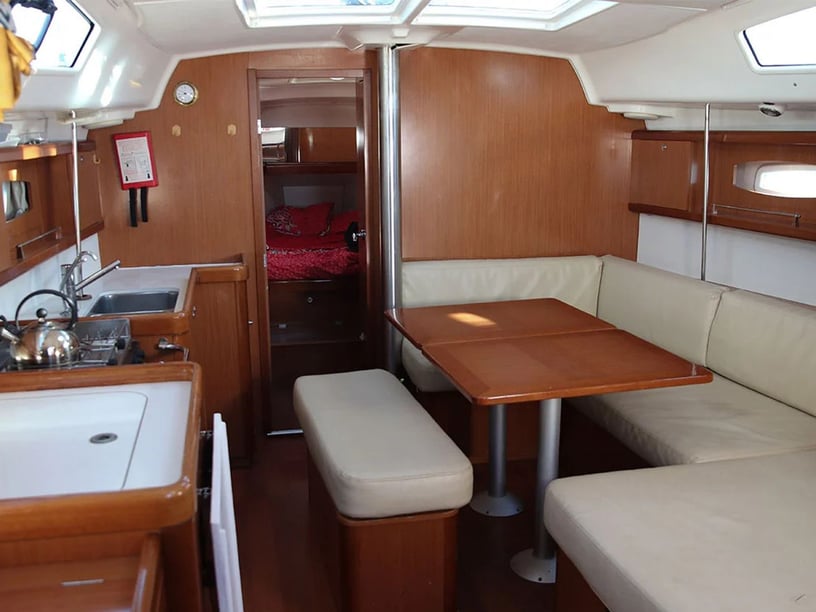 Saint-Quay-Portrieux Sailboat 3 cabin 8 berths 8 guests 12.15 m Listing Number: #23633 2