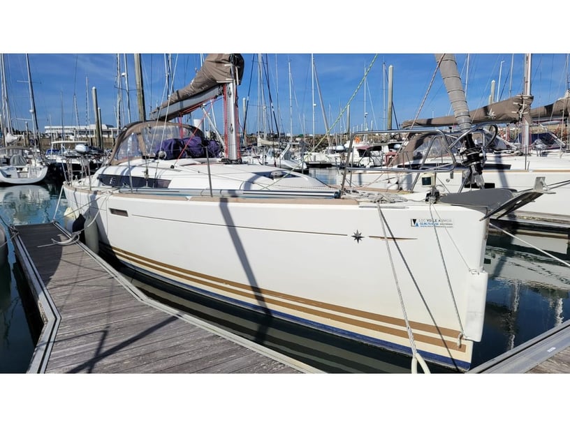 St. Quay-Portrieux Segelboot 3 Kabine 8 Liegeplätze 8 Gäste 11.34 m Nummer des Inserats: #23639