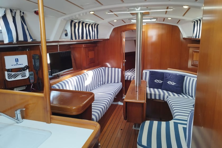 Porto Rotondo Zeilboot Cabine 3  6  slaapplaatsen 6  gasten 11.2 m Lijstnummer: #23664 5