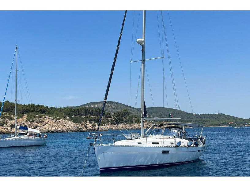 Porto Rotondo Zeilboot Cabine 3  6  slaapplaatsen 6  gasten 11.2 m Lijstnummer: #23664