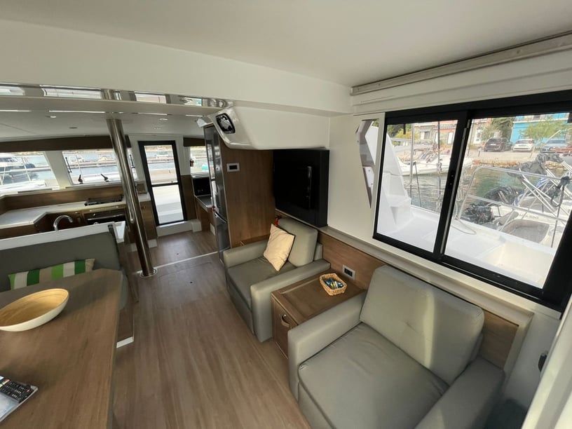 Palairos Catamaran Cabine 4  10  slaapplaatsen 10  gasten 12.85 m Lijstnummer: #23669 5