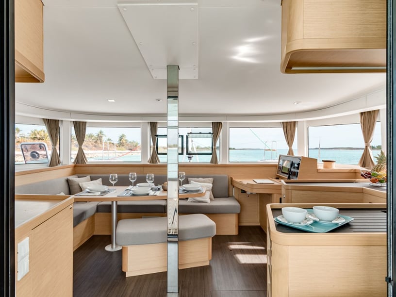 Kaštel Gomilica Catamaran Cabine 6  12  slaapplaatsen 12  gasten 12.8 m Lijstnummer: #23675 2