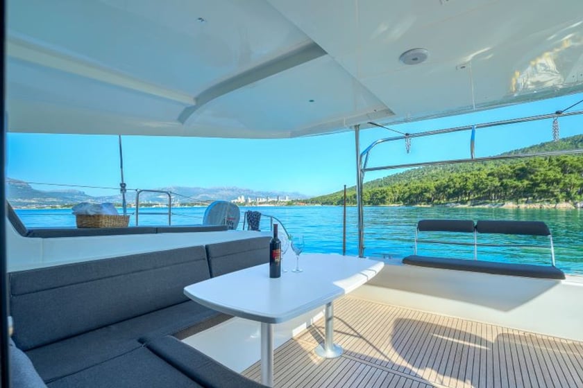 Kaštel Gomilica Katamaran 6 Kabine 12 Liegeplätze 12 Gäste 12.8 m Nummer des Inserats: #23677 5