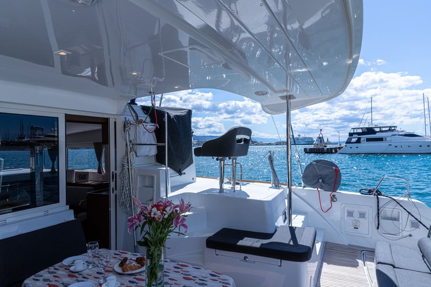 Dubrovnik Catamaran 6 cabin 12 berths 12 guests 11.74 m Listing Number: #23680 5