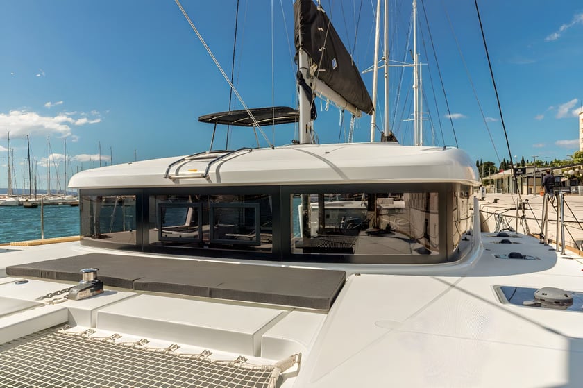 Dubrovnik Catamaran 6 cabin 12 berths 12 guests 11.74 m Listing Number: #23680