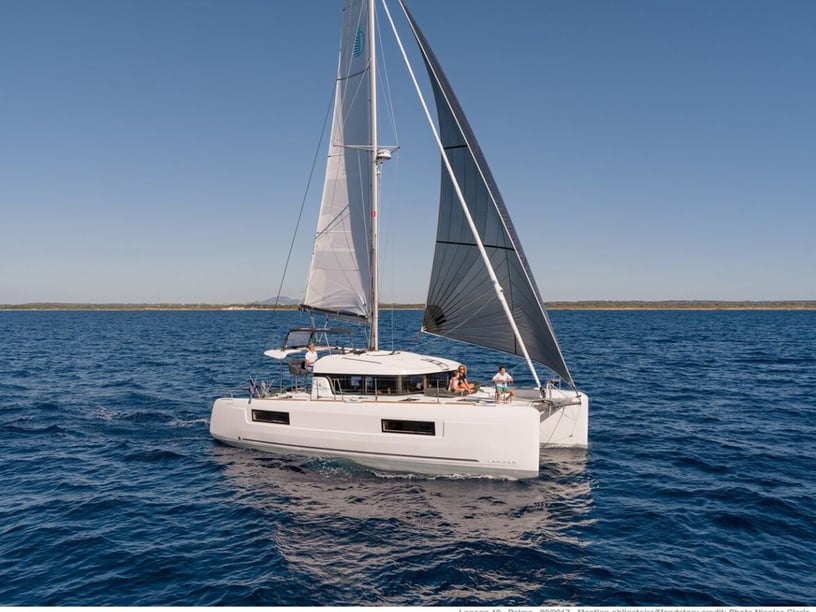 Dubrovnik Catamaran 4 cabin 10 berths 10 guests 11.74 m Listing Number: #23680