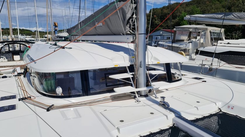 Pula Catamaran 6 cabin 12 berths 12 guests 13.97 m Listing Number: #23699 4