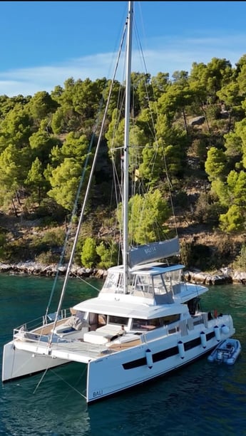 Kaštel Gomilica Katamaran 5 Kabine 12 Liegeplätze 12 Gäste 16.8 m Nummer des Inserats: #23701 5
