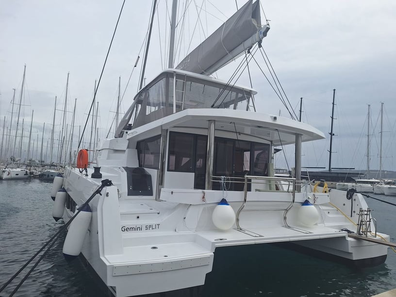 Kaštel Gomilica Catamaran 5 cabin 12 berths 12 guests 16.8 m Listing Number: #23701