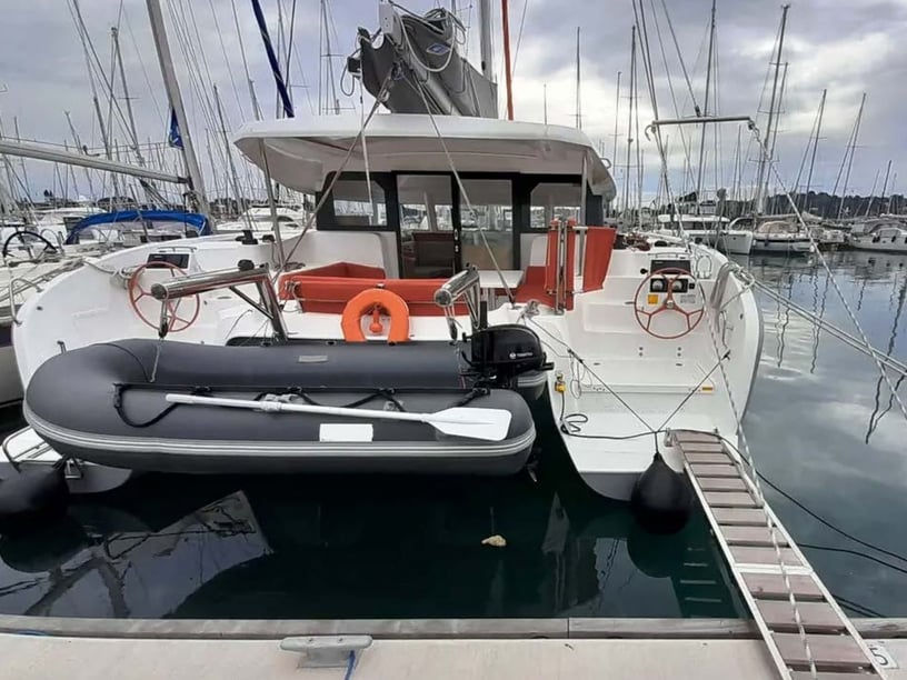 Lavrion Katamaran 5 kabin Konaklama 10 kişi Seyir 10 kişi 11.33 m İlan No: #23702 2