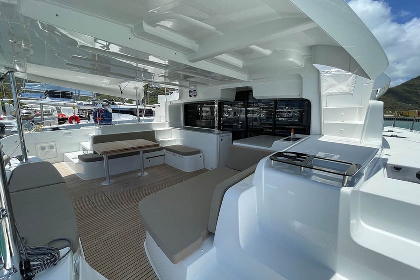 Sint Maarten Catamaran 4 cabin 8 berths 8 guests 13.99 m Listing Number: #23706 3